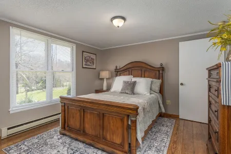 Historic Farmhouse Guest Quarters