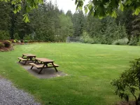 2-Story Chalet, clean, 3Br / 2Ba in Snowline, best rates, WiFi and Hot Tub Hotels in Glacier