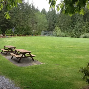 2-Story Chalet, clean, 3Br / 2Ba in Snowline, best rates, WiFi and Hot Tub