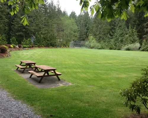 Chalet, Clean, 3BR / 2BA in Snowline, Best Rates, close to skiing, WiFi & Hot Hotels in Glacier