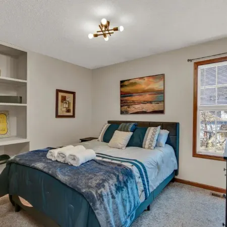 Entire 3-level, 3 BRM home w/King/Queen/Twin beds