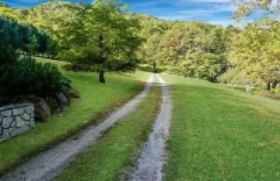 RELAX in this Cozy Mountain Creek Cabin