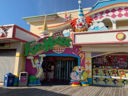 Stylish space steps to beach, off street parking, beach tags, linens.