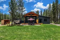 NEW BEND MODERN CHALET 14 MINUTES TO MT. BACHELOR!