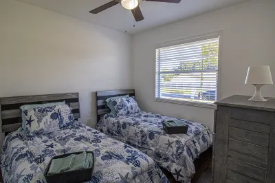 The perfect retreat: sea la vie, family-friendly home w/ pool also near cities Hotels near Read More Comics