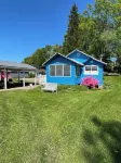 Bluebird Cottage: Cozy Rustic Lakefront Escape at the Pier, Perfect for 6!