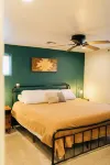 Pet & Family Friendly 3 Bedroom Home in Heart of Thatcher