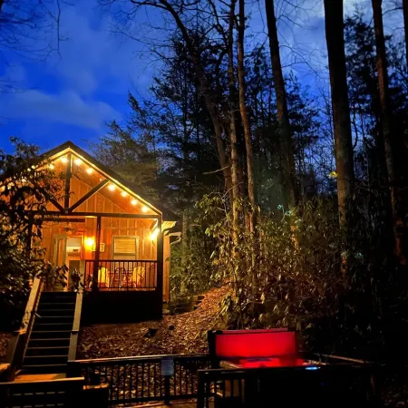 Creekside Cabin - Hot Tub, Firepit, Porch