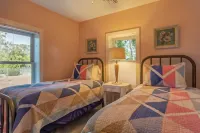 Historic Stone Cottage near Sedona/Jerome