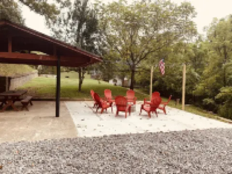 4 Bedroom home less than a mile to Hatfield/McCoy trails