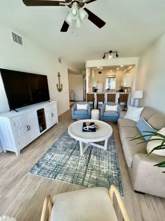 5 Star reviews! 1st floor coastal condo Pretty fountain views! Free Golf May-Oct