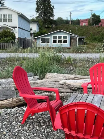 Cottage with Private Beach in Birch Bay Отели рядом с достопримечательностью «Парк штата Берч Бэй»