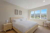 Brand New Lavish Townhome Duplex w 2 Private Hot Tubs & 2 Saunas