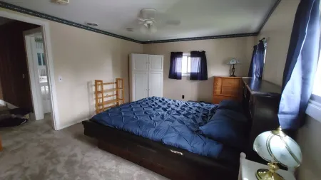 Entire Home - 4 Bedroom - Sleeps 10 Canandaigua - Steps Off Main St / Downtown Отели в г. Канандейгуа