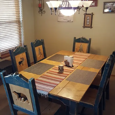 Beautiful Bison Ridge Cabin that has it all...