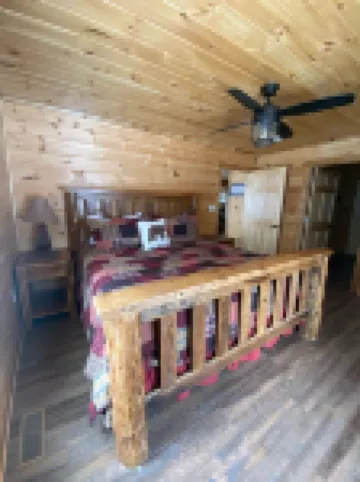 Relax in Our Secluded Hot Tub Overlooking the Pond with a Glass of Wine in Luray