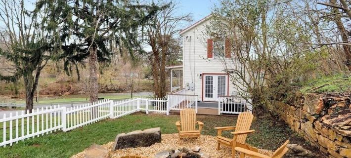 Hawksbill Home~Hot Tub~Modern~Porch~Wifi~Dogs Hotels in Luray