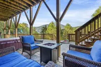 Infrared Sauna • Hot Tub • Child and Pet Friendly