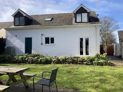 Detached Cottage In Pembrokeshire Coast National Park, one mile from beach