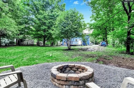 Charming 4-bedroom 1800's farmhouse with WiFi, AC in serene Cowlesville