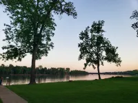 Osage River Get-Away, kayaks included! Relaxing with a beautiful view