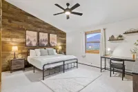 Beautiful, luxurious Evergreen cabin nestled in the mountains w/ great views!