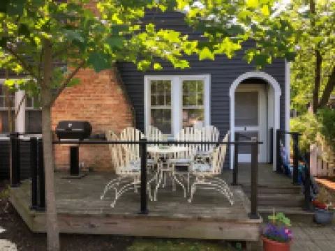 Large,  2-King /2Bath cottage  Pool Fireplace,  pool table, Beach fire pit,