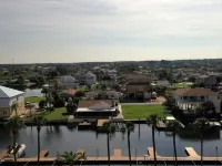 LUXURY WEST FACING CONDO -  STUNNING VIEWS AND BOAT DOCK!!! Hotels in Hudson