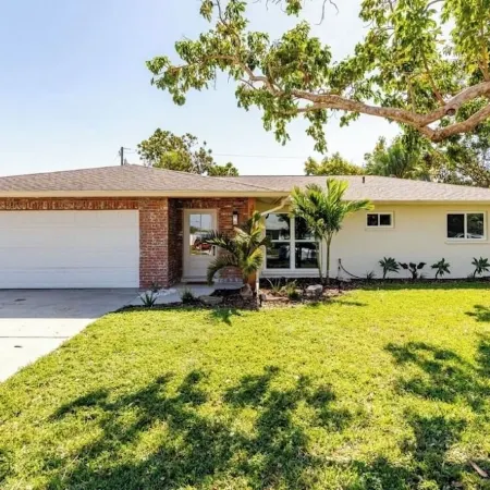 3Br Heated Saltwater Pool Home Near Ami and Img