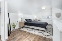 Relaxing Downtown Plymouth Bungalow, centrally-located for up to 6 guests