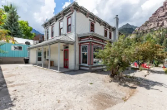 Kick Back & Relax. Tastefully restored 1902 Historic Home. Family friendly!