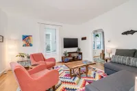 The Globe House on Munjoy Hill - Walk to Breweries ポートランドのホテル