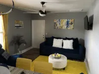New 1 bed 1 bath luxury apt near downtown/Beach