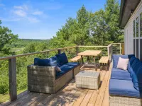 Beautiful views and water access on 20 acre paradise! slps 14 Hot tub dock kayak Hotels in Lanark