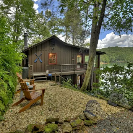 The Blue Canoe | Cozy Lakefront Getaway in Blue Ridge | Rustic and Elegant