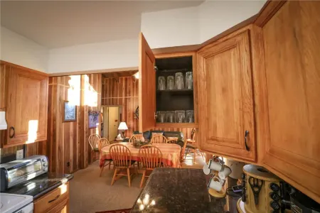 Yellowstone Sunset Lodge+Hotub+AC+WiFI+20 mins to Yellowstone's West Gate