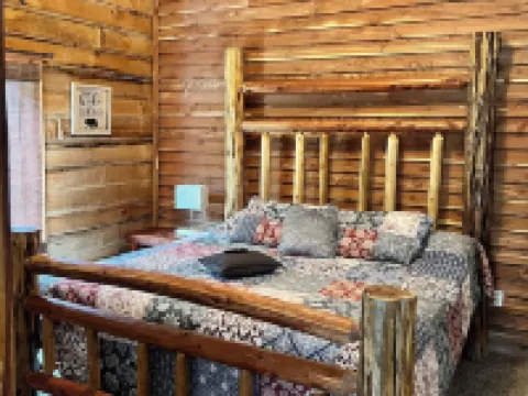 Comfortable cabin. French Lick. Close to everything. Pet friendly. WiFi. Acerage Hotels in Orange County