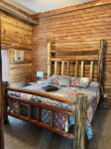 Comfortable cabin. French Lick. Close to everything. Pet friendly. WiFi. Acerage