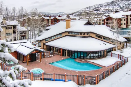 Free Shuttle, Heated Pool, Hot Tubs, Fitness Rm, Location and Air Conditioning!