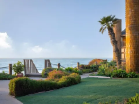 Designer Beach Condo Steps to Ocean/Beach, Heated Pool, Spa, Shops, Restaurants Hotels in Solana Beach
