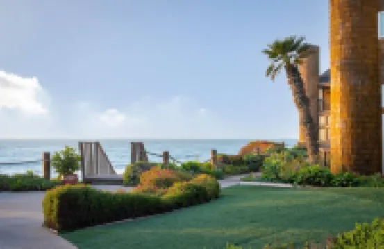 Designer Beach Condo Steps to Ocean/Beach, Heated Pool, Spa, Shops, Restaurants