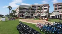 ROMANTIC RETREAT, Great Location, King bed , Wifi, Deeded beach access