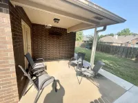 Relaxing stay in Stillwater, OK! Enjoy and relax in in this spacious home.