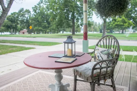 Beautiful Downtown Holland Home next to Kollen Park and Lake Macatawa