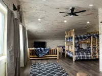 Brand new Cabin! Hot tub, fire pit, large porch, space for families, views. Các khách sạn gần Upper Mesa Falls