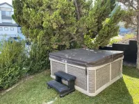 Large 6-bedroom house w/jacuzzi in lovely Monterey Park