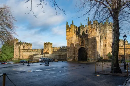 Barbican View, luxury Grade II listed apartment opposite Alnwick Castle
