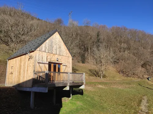 Small brand new wooden chalet on 2 levels with terrace