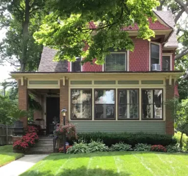 Charming 2nd floor unit in historic district