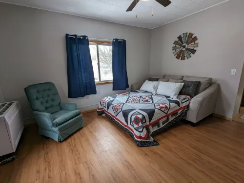 Cozy Oak Street Cottage